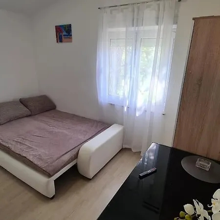 Lana, 40 Metara Do Mora, Apartment