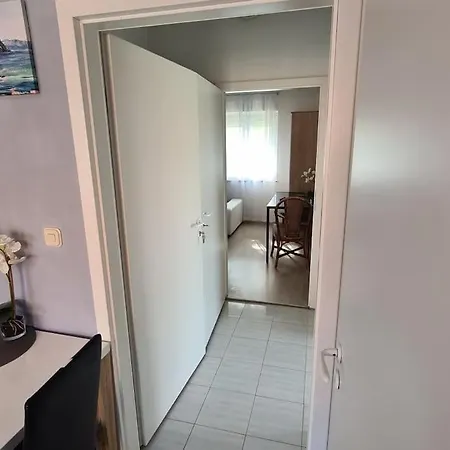 Lana, 40 Metara Do Mora, *