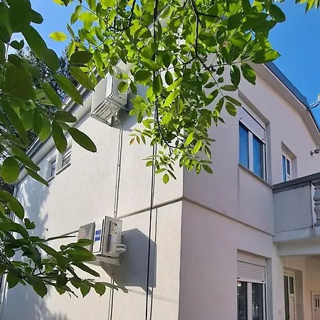 Apartment Lana, 40 Metara Do Mora, *