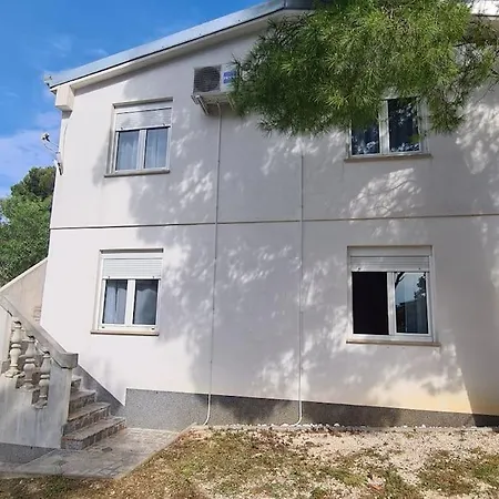 Apartment Lana, 40 Metara Do Mora, *
