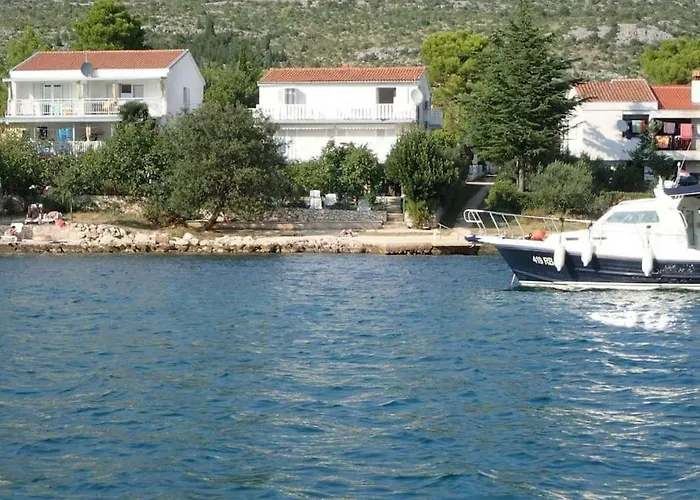 Lana, 40 Metara Do Mora, * סלינה