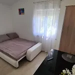 Lana, 40 Metara Do Mora, Apartman